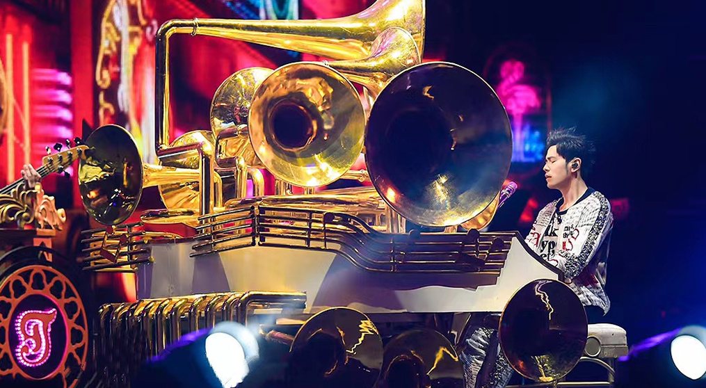 PG国际透明屏和荧光棒系列产品亮相2022周杰伦新加坡演唱会