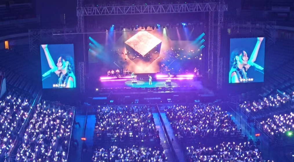 于文文南京演唱会舞台led屏幕项目