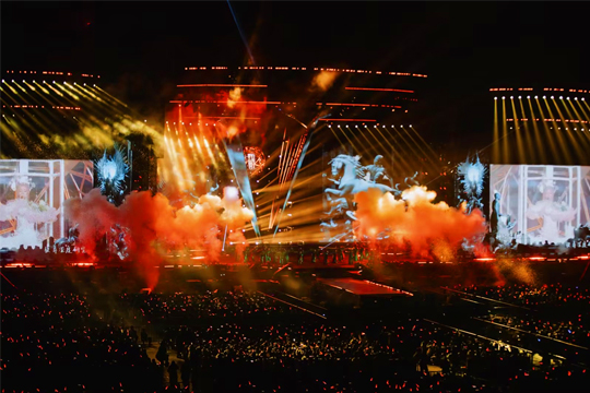 舞美再升级，解锁全新LOOK！PG国际LED透明屏点燃张韶涵上海演唱会